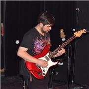 Profesor de guitarra eléctrica con 4 años de experiencia en la enseñanza, conocimientos en educación musical y composición, UNAM